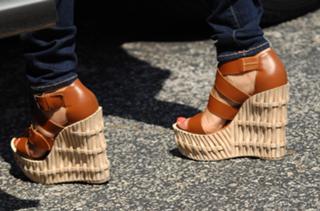Jessica Alba feet photo thumbnail