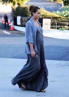 Jessica Alba feet photo thumbnail