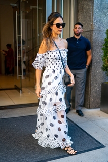 Jessica Alba feet photo thumbnail