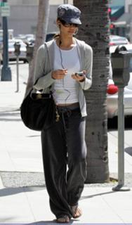Jessica Alba feet photo thumbnail