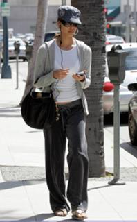 Jessica Alba feet photo thumbnail