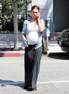 Jessica Alba feet photo thumbnail
