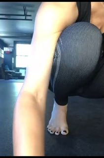 Jessica Alba feet photo thumbnail