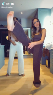 Jessica Alba feet photo thumbnail