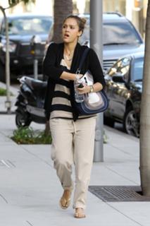Jessica Alba feet photo thumbnail