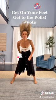 Jessica Alba feet photo thumbnail