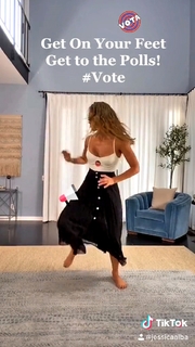 Jessica Alba feet photo thumbnail