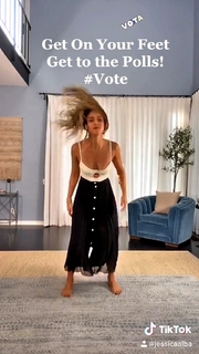 Jessica Alba feet photo thumbnail