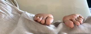 Jessica Alba feet photo thumbnail
