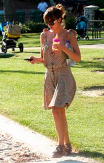 Jessica Alba feet photo thumbnail