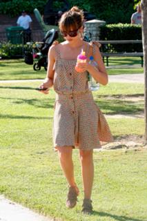 Jessica Alba feet photo thumbnail