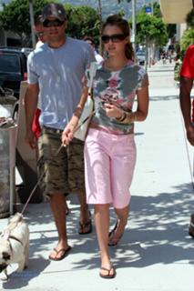 Jessica Alba feet photo thumbnail