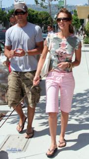 Jessica Alba feet photo thumbnail