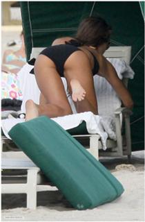 Jessica Alba feet photo thumbnail