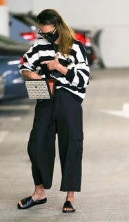 Jessica Alba feet photo thumbnail