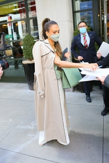 Jessica Alba feet photo thumbnail