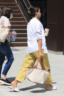 Jessica Alba feet photo thumbnail