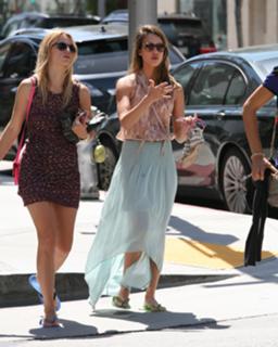 Jessica Alba feet photo thumbnail