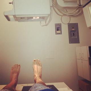 Jessica Alba feet photo thumbnail