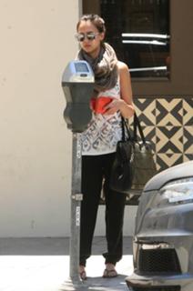 Jessica Alba feet photo thumbnail