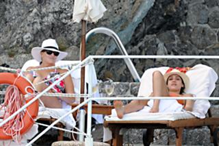 Jessica Alba feet photo thumbnail
