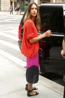 Jessica Alba feet photo thumbnail