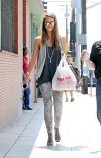 Jessica Alba feet photo thumbnail