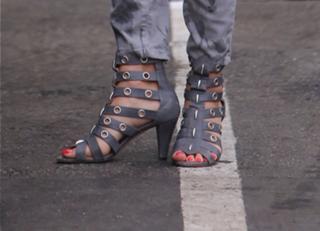 Jessica Alba feet photo thumbnail