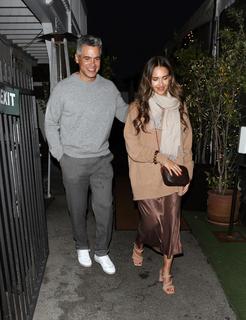 Jessica Alba feet photo thumbnail