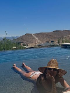 Jessica Alba feet photo thumbnail