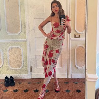 Jessica Alba feet photo thumbnail