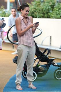 Jessica Alba feet photo thumbnail