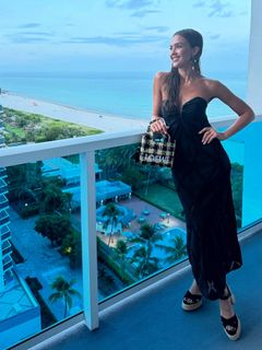 Jessica Alba feet photo thumbnail