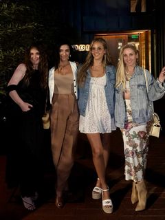 Jessica Alba feet photo thumbnail