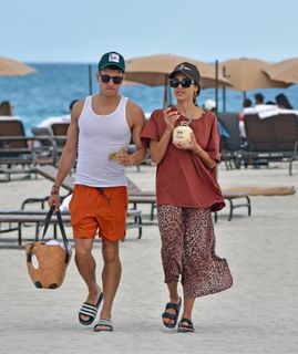 Jessica Alba feet photo 15