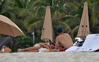 Jessica Alba feet photo 12
