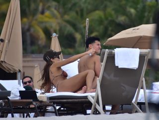 Jessica Alba feet photo 9