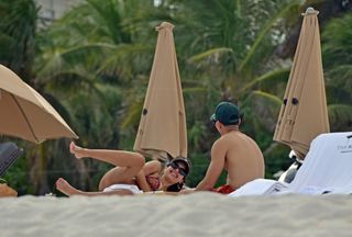 Jessica Alba feet photo 8