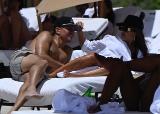 Jessica Alba feet photo 9