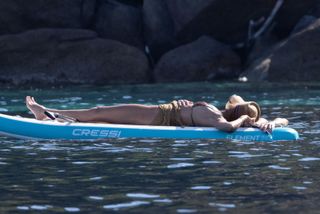 Jessica Alba feet photo 3