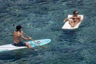Jessica Alba feet photo 1