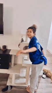 Jessica Awadis feet photo thumbnail