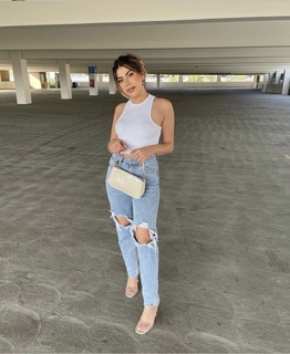 Jessica Awadis feet photo thumbnail