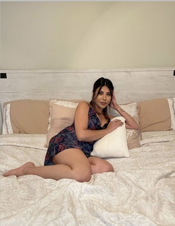 Jessica Awadis feet photo thumbnail