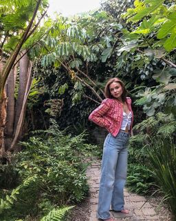 Jessica Barden feet photo thumbnail