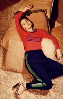 Jessica Barden feet photo thumbnail