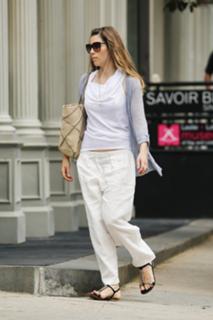 Jessica Biel feet photo thumbnail