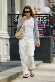 Jessica Biel feet photo thumbnail