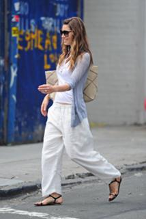 Jessica Biel feet photo thumbnail