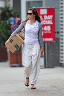 Jessica Biel feet photo thumbnail